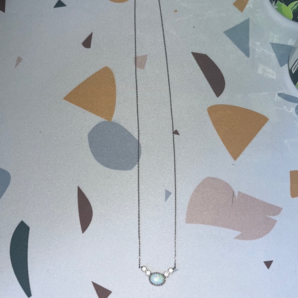 GORGEOUS OPAL NECKLACE! AMAZING SALE!!!!!!PERFECT CONDITION!!!!